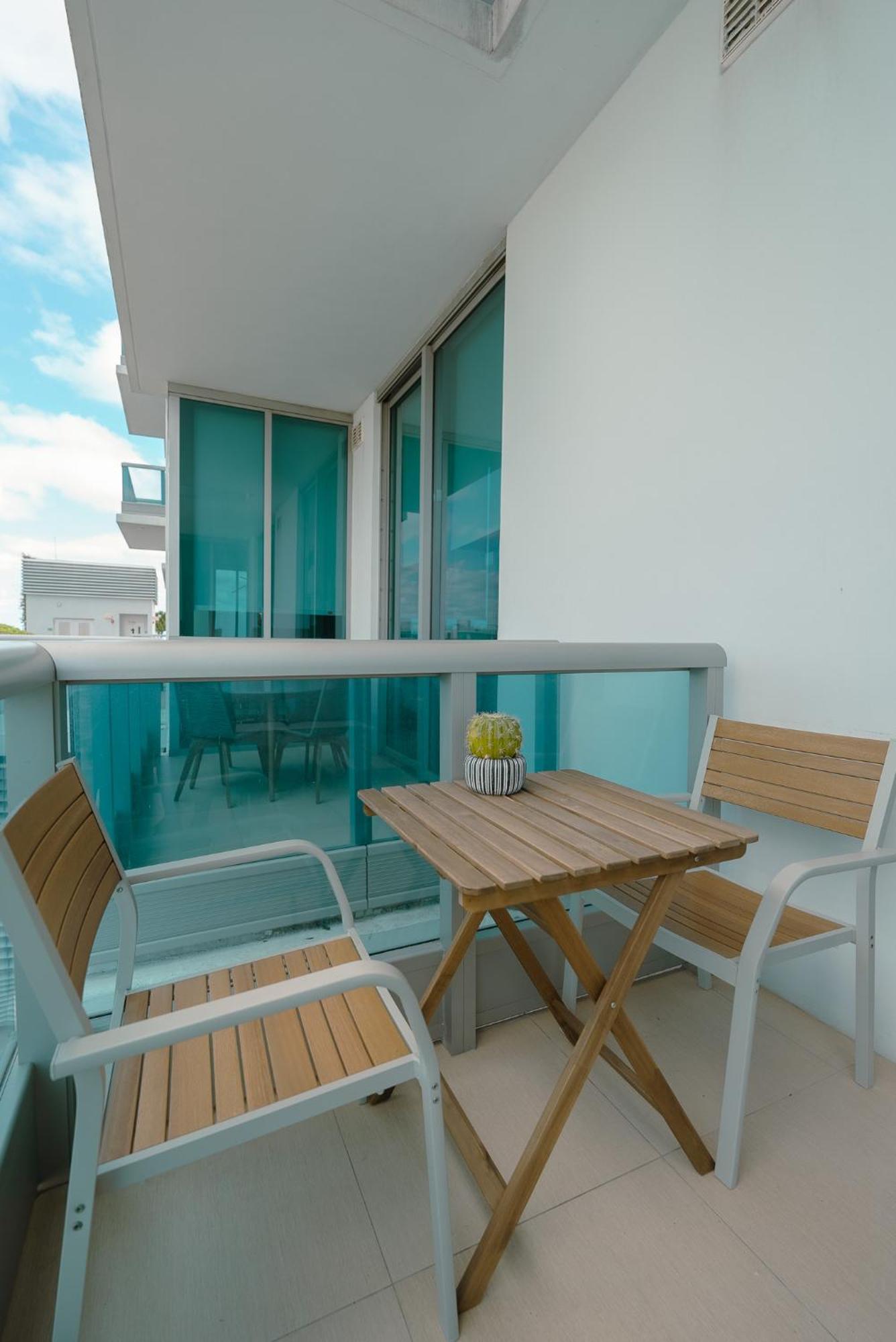 Ocean 2 Sky At Monte Carlo Miami Beach Rum bild